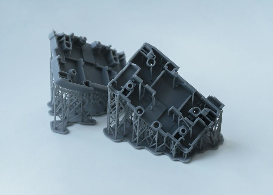 Grey resin parts on lattice supports
